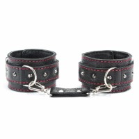 Наручники из натуральной кожи с шипами