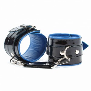 Кожаные наручники черно-синего цвета