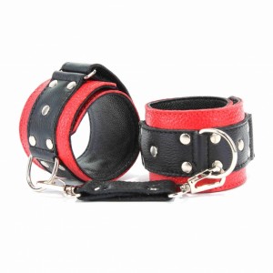 Кожаные наручники черно-красные на липучке