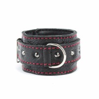 Наручники из натуральной кожи с шипами