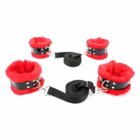 Набор фиксаторов на кровать с красным мехом Набор фиксаторов на кровать с красным мехом