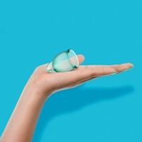 Набор менструальных чаш Satisfyer Feel Confident, зеленый Набор менструальных чаш Satisfyer Feel Confident, зеленый