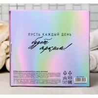 Подарочный набор Shine Bright, мыльные розы 3 шт., 2 свечи, полотенце Подарочный набор Shine Bright, мыльные розы 3 шт., 2 свечи, полотенце