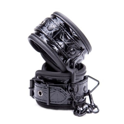 Дизайнерские поножи черного цвета Дизайнерские поножи черного цвета