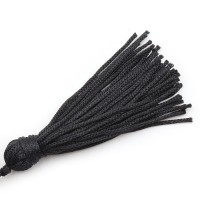 Красно-черные пэстисы с кисточками