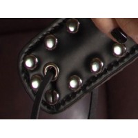 Пэдл-шлёпалка черная с металлическими заклепками Пэдл-шлёпалка черная с металлическими заклепками